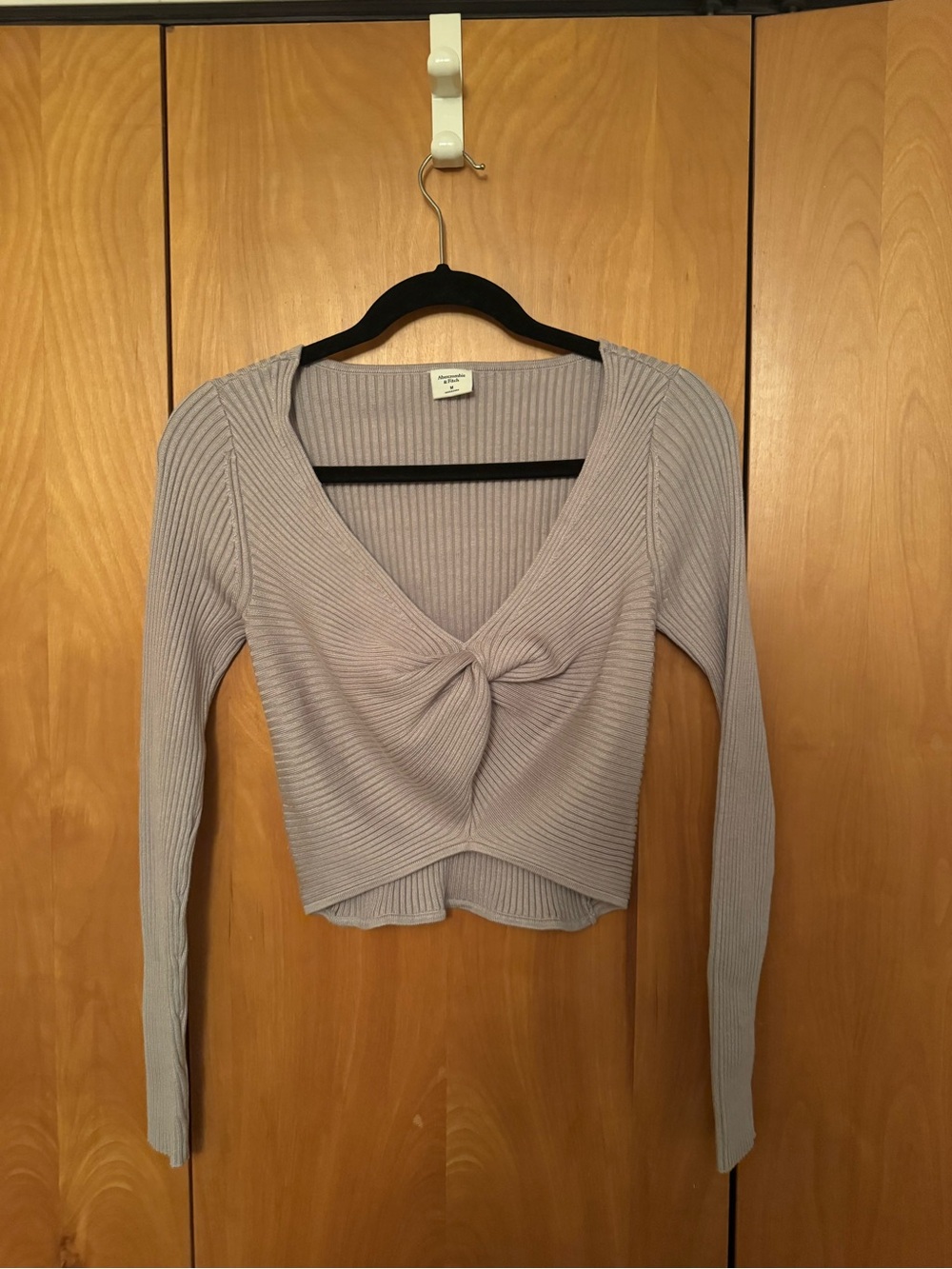 Abercrombie & Fitch Ribbed Twist-Front Long Sleeve Top in Grey